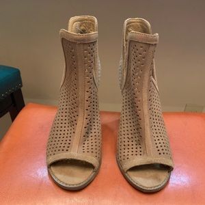 EUC Lucky brand 8W brown suede booties